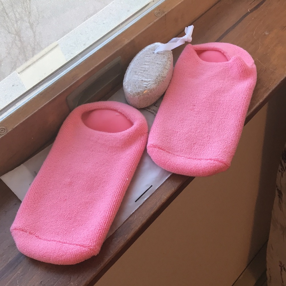 🌻3 for $25 Aloe infused gel lined sock and pumice stone